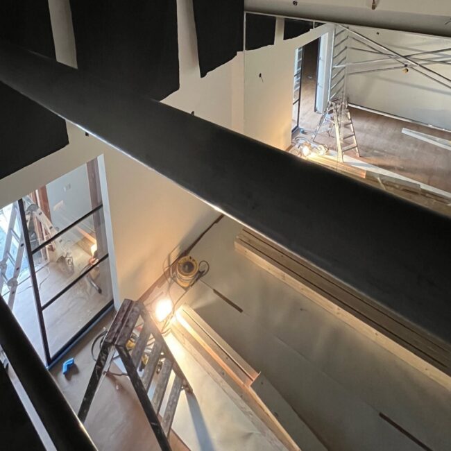 Selene room for aerials and pole